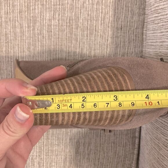 Steve Madden Cian Stacked Heel Leather Suede Taupe Tassel Western Poncho Bootie - Picture 11 of 11